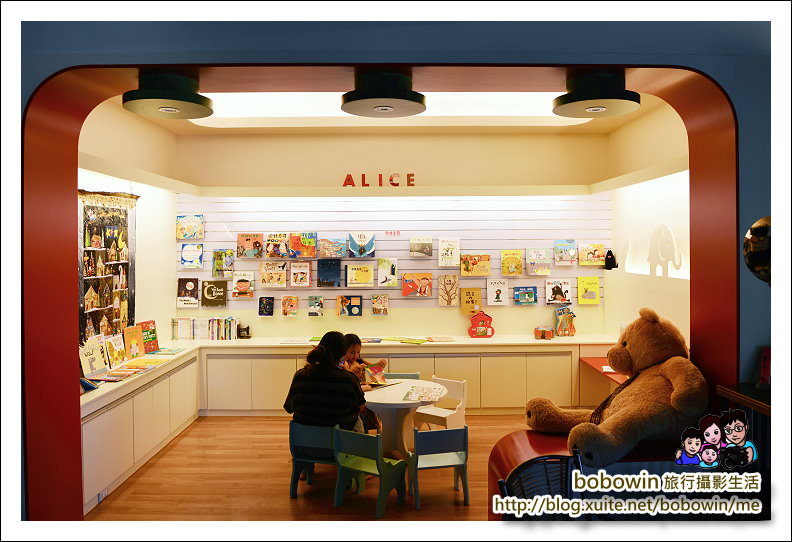 DSC_0239.JPG - Alice Café Books